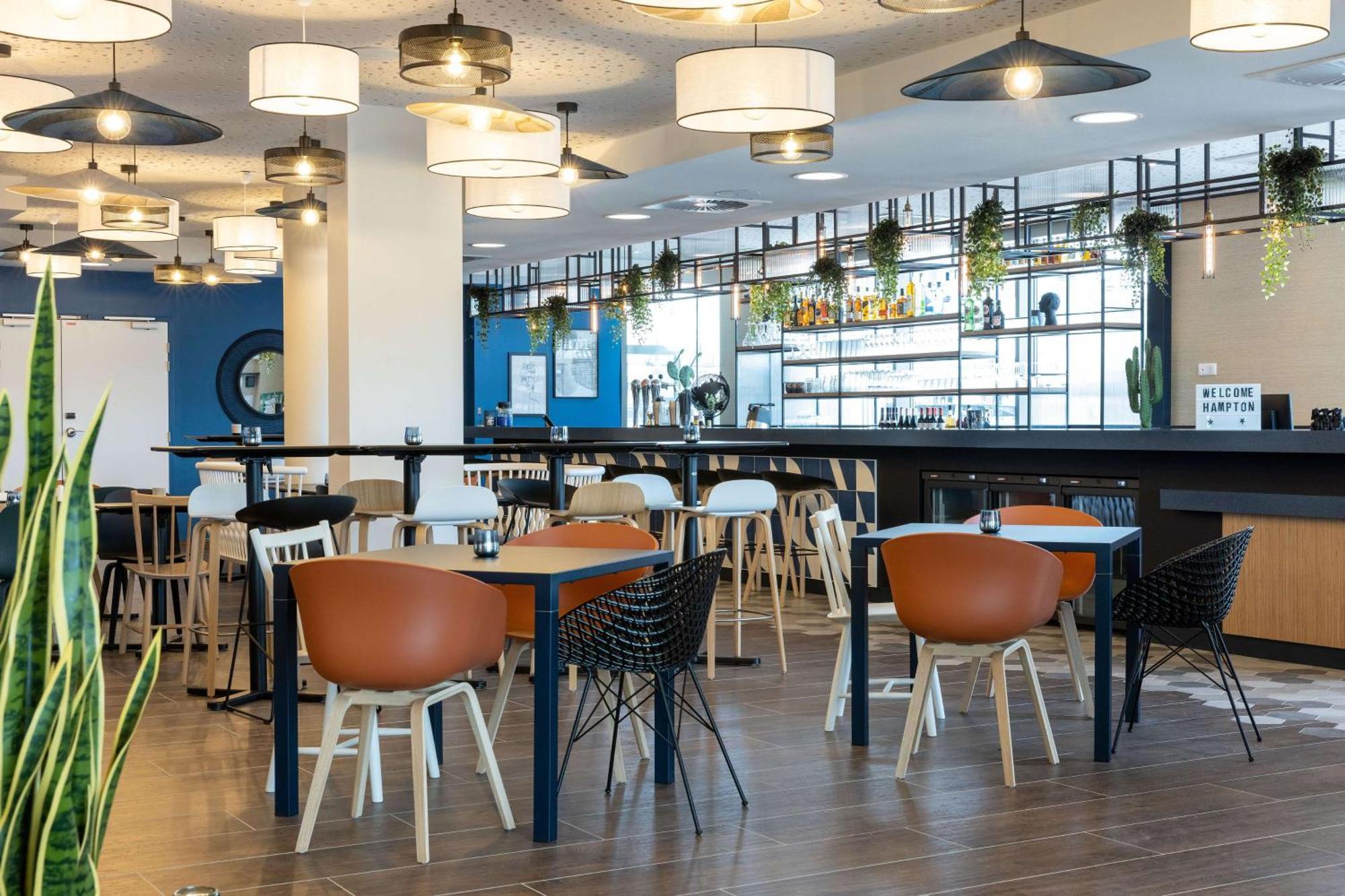 Отель Hampton By Hilton Tours Centre, France Экстерьер фото